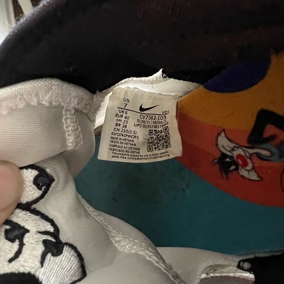 “Tune Squad” Nike shoes - Picture 3 of 5